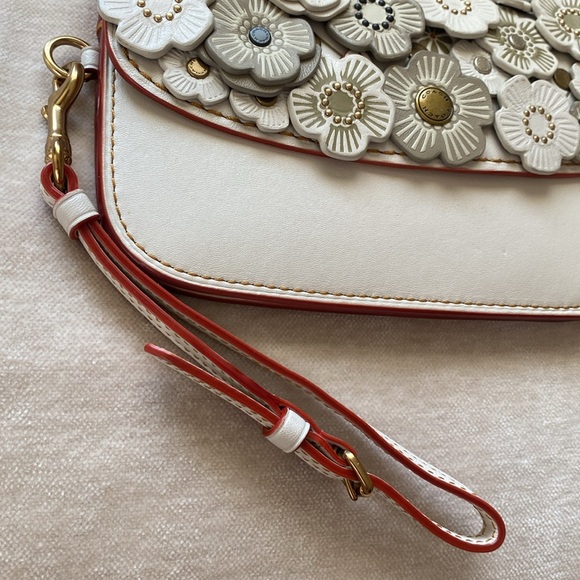 COACH 1941 Tea Rose Clutch CHALK
Wristlet Wallet - Picture 4 of 16